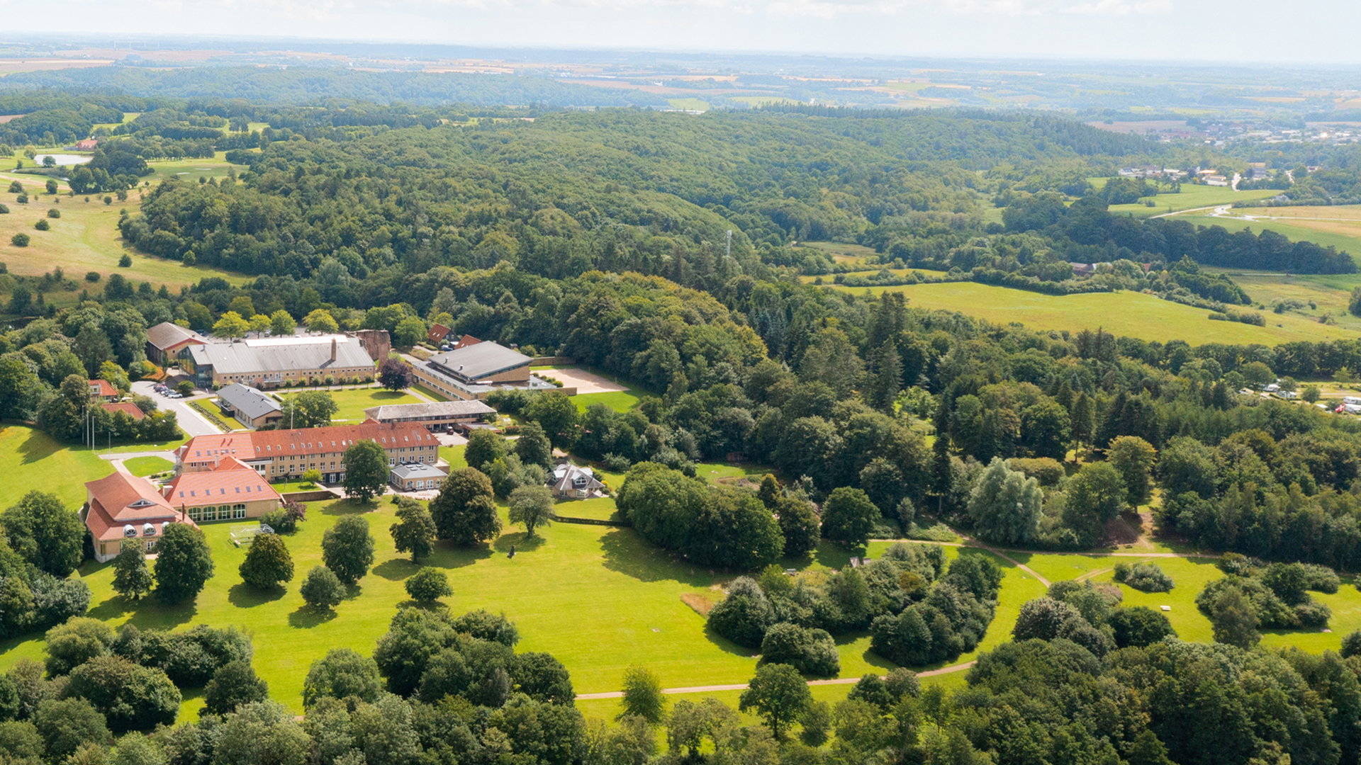 1929X1080 Luftfoto Højskolen Viborg Idrætshøjskole